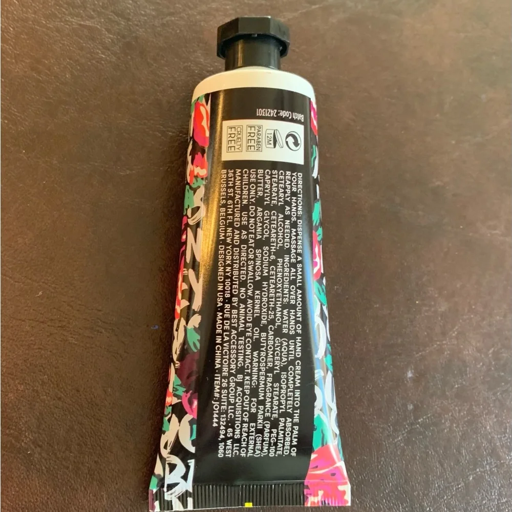 Betsey Johnson Vivid Rose Scented Hand Cream 80ml - Picture 5 of 6